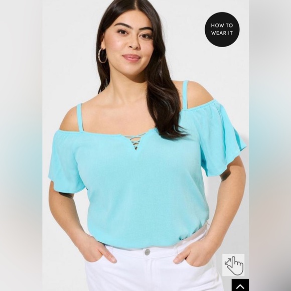 Gently worn - Washable Crinkle Gauze Cold Shoulder 🔝 by Torrid size 2 - Picture 4 of 15